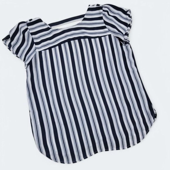 LOFT Striped Black and White Women's Top Flutter Sleeves Size Small - Picture 15 of 15